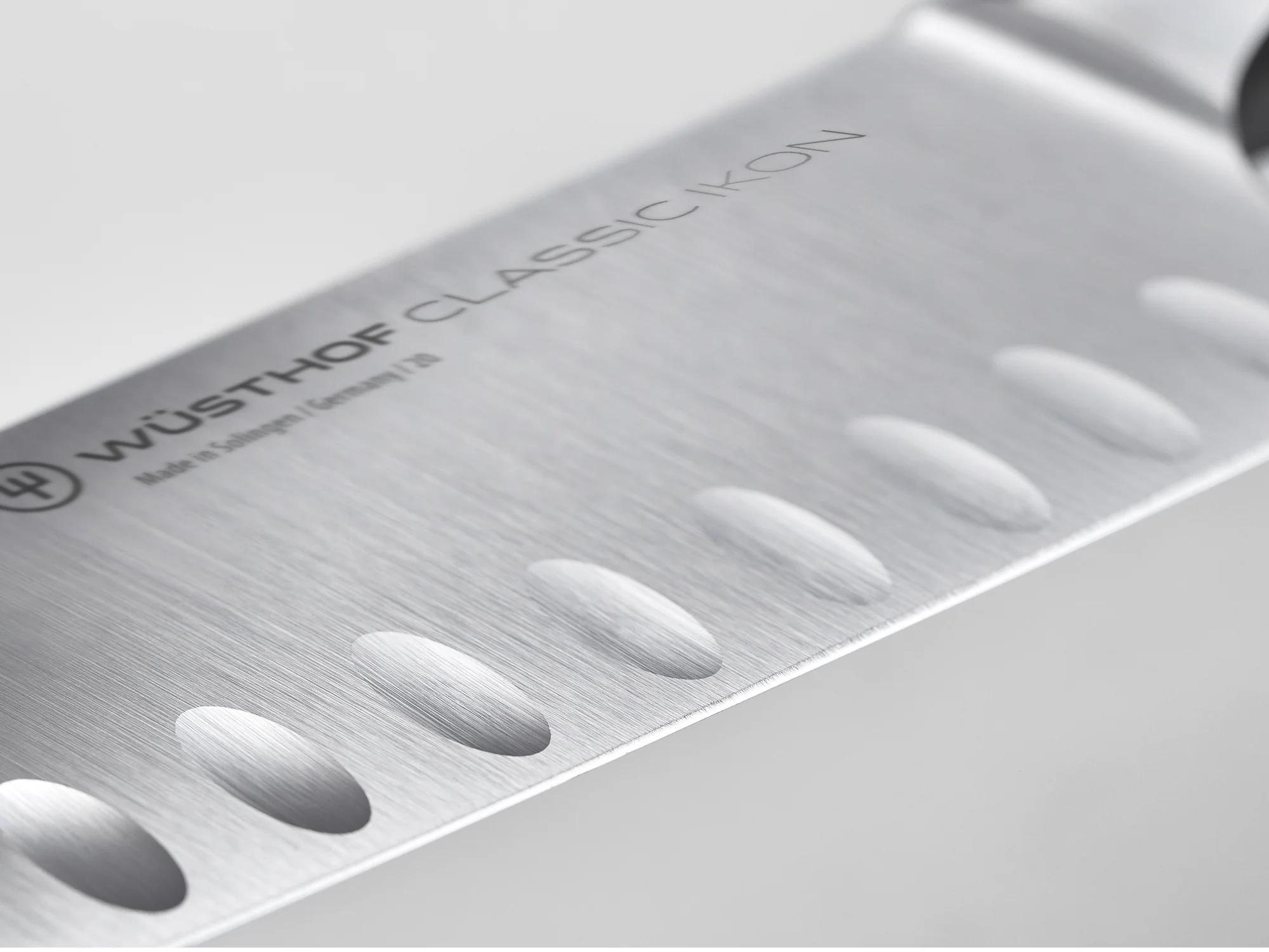 Classic Ikon 2-Piece Santoku Set - Image 3