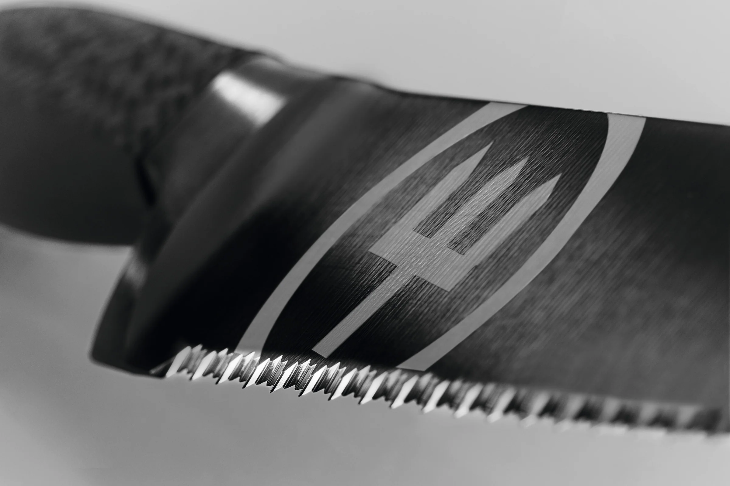 Performer 9" Precision Double-Serrated Bread Knife - Image 4